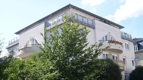 Mehrfamilienhaus – Deubener Straße 11 Wohneinheiten und 2 Gewerbeeinheiten